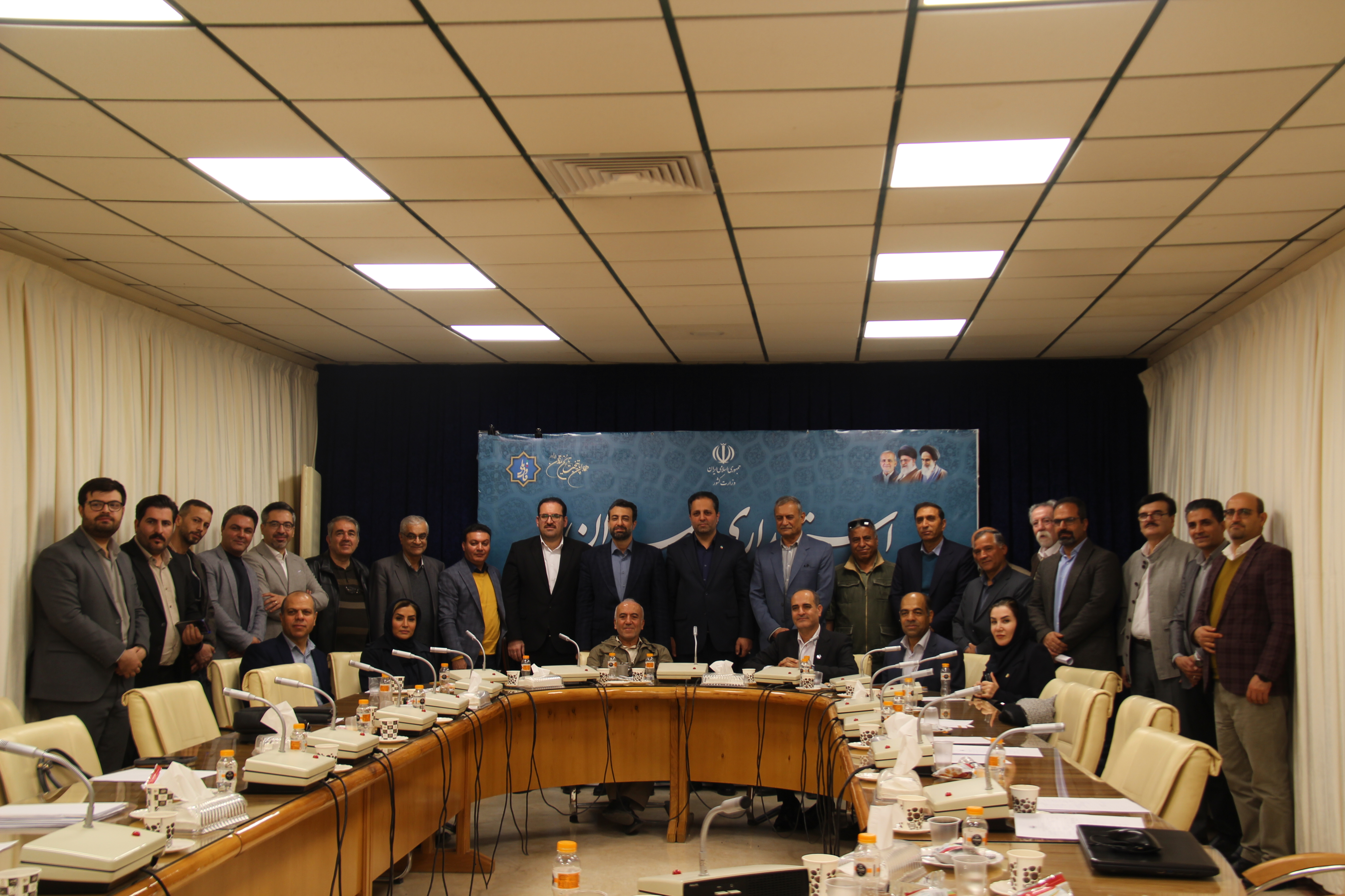 معاون اقتصادی استاندار در نشست هم اندیشی با کارآفرینان: برای حفظ بخش خصوصی دولت باید از منافعش بگذرد