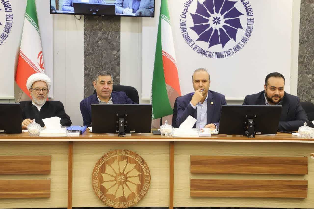 نشست مشترک جناب آقای آهی ،مشاور محترم رئیس جمهور در امور تشکل ها و احزاب با انجمن ها و تشکل های استان زنجان در محل اتاق بازرگانی زنجان (10 آبان 1404)