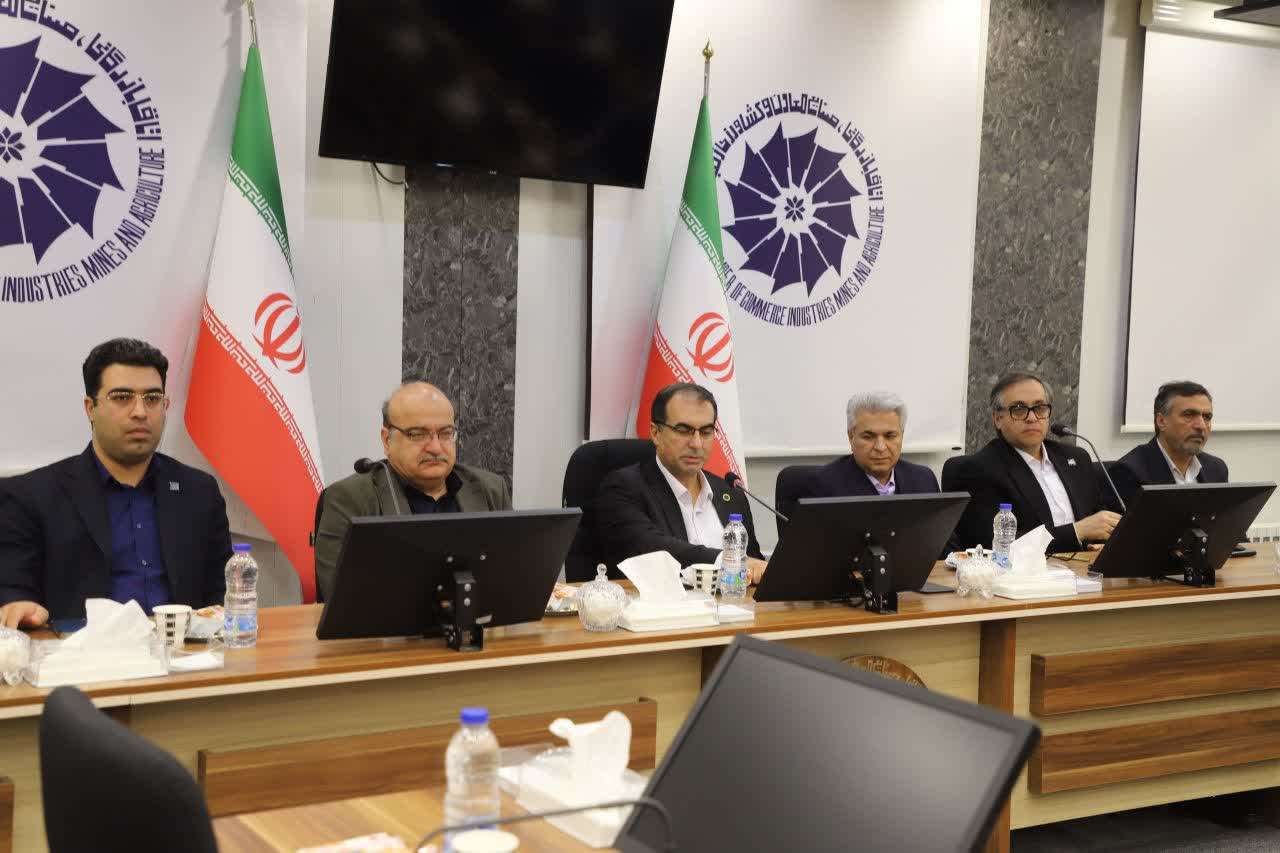 نشست فعالان اقتصادی استان با جناب آقای دکتر جلیلی ،معاون توسعه اقتصادی منطقه آزاد ارس با محوریت معرفی ظرفیت های سرمایه گذاری و تعاملات اقتصادی در محل اتاق بازرگانی زنجان (14 آبان 1404)