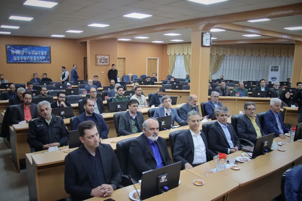 حضور رئیس کانون در جلسه استانداری با وزیر کار، رفاه و تامین اجتماعی